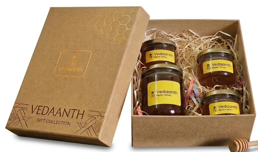 Vedaanth honey gift box with honey jars